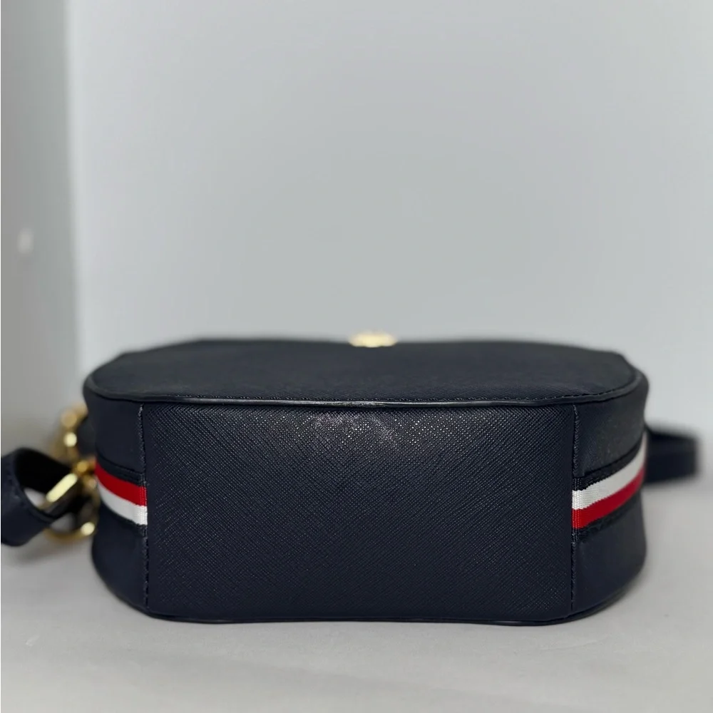 Tommy Hilfiger Joy II Canteen Crossbody Bag/ Navy - Picture 4 of 9